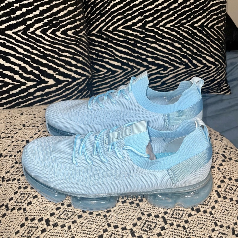 Blue cushion sneakers 👟